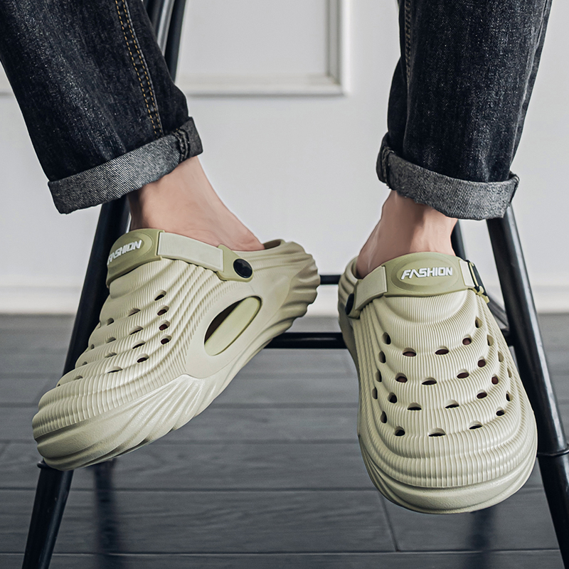 新しいカップルモデルホールシューズ夏の女性のサンダルビーチ軽 - Men'S Shoes With Platform のレビューと価格